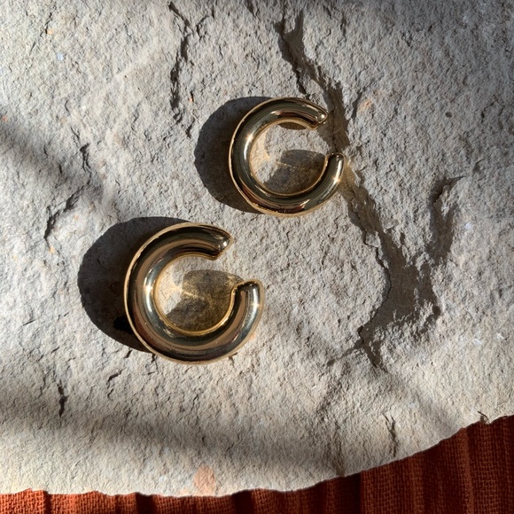 2 Gold Chunky Ear cuffs - Picture 2 of 16